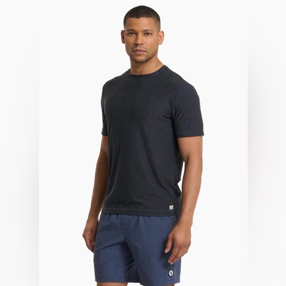 Vuori Strato Tech Tee - Charcoal Heather